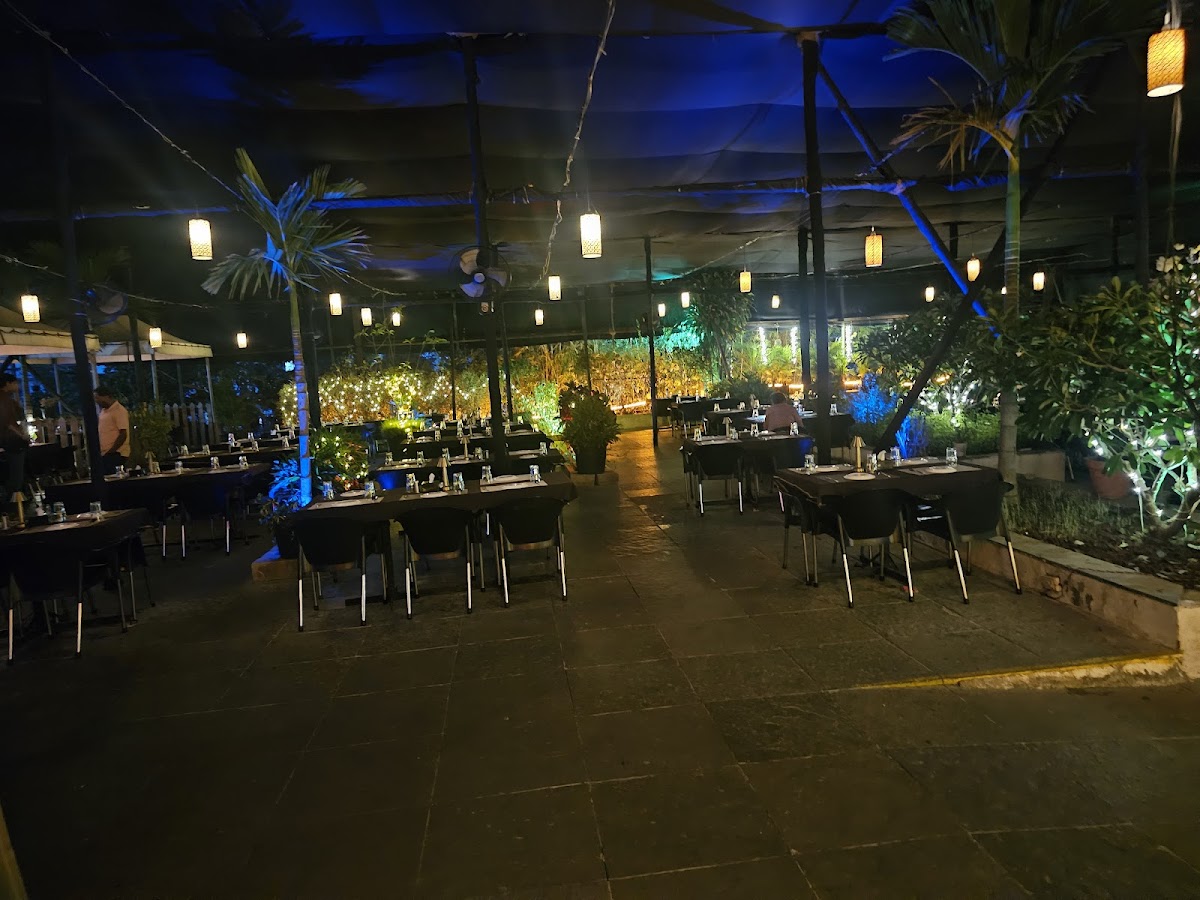 OASIS RESTAURANT, BAR & BANQUETS photo 9